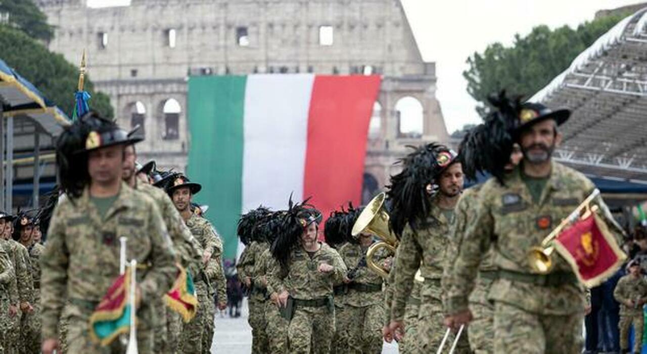 2 giugno, l’ovazione per i vigili del fuoco e la passerella d’onore per Briciola. A Roma una sfilata di emozioni