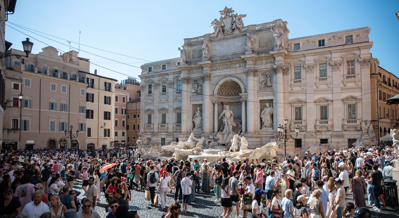 Gualtieri: «Serve una legge speciale per Roma. Alzare la tassa di soggiorno e regolamentare i B&B»