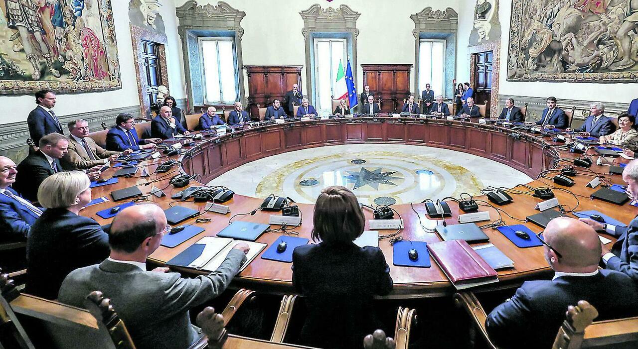 Meloni ai ministri sullo scontro con Trump: «Non deve impattare sui rapporti con gli Usa». E li invita a non disertare Villa Taverna Chi andrà