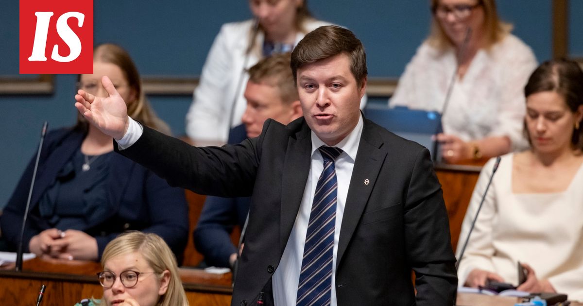 Keskustasta karhu-uhkaus – ”Jos metsästys estyy jälleen...”