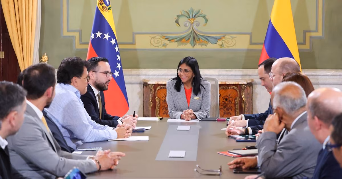 Cinco meses del interinato: informe sostiene que el poder se recompone en Venezuela sin abrir paso a la democracia