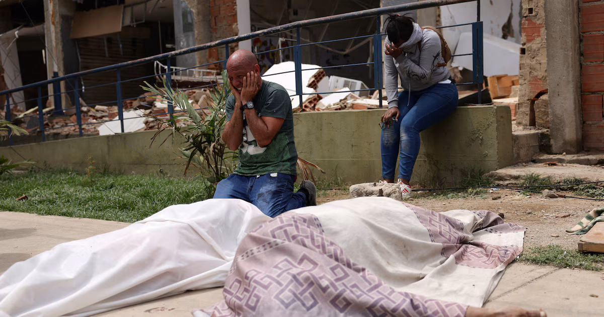 La Guaira clama ayuda mientras sus vecinos desentierran a sus muertos: “Los funcionarios, puras fotos”