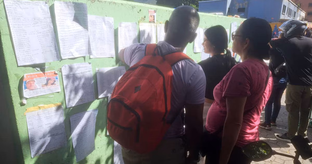 Infobae en Caracas: los venezolanos buscan desesperadamente a los desaparecidos mientras desbordan los centros de acogida