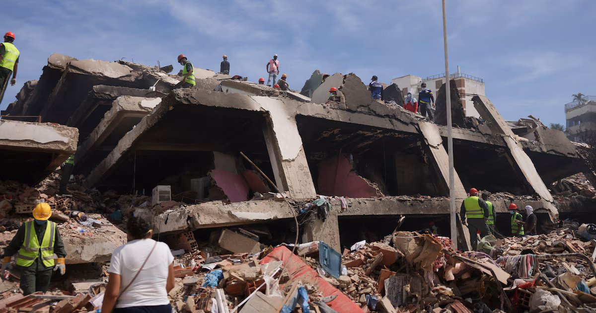 Una réplica de 4,6 sacudió el norte de Venezuela mientras continúan las labores de rescate