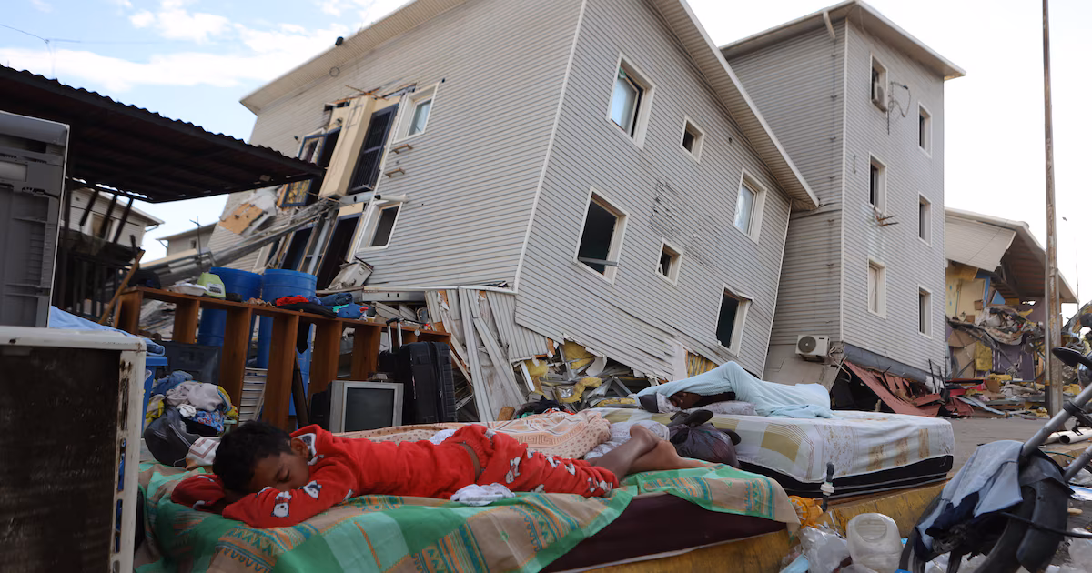 Falta de información aumenta la desesperación de familias que buscan a víctimas del terremoto en Venezuela