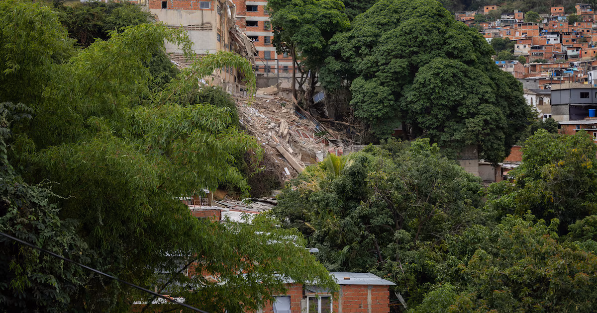 Un colegio en Caracas colapsó parcialmente a nueve días de los potentes terremotos en Venezuela: al menos un herido