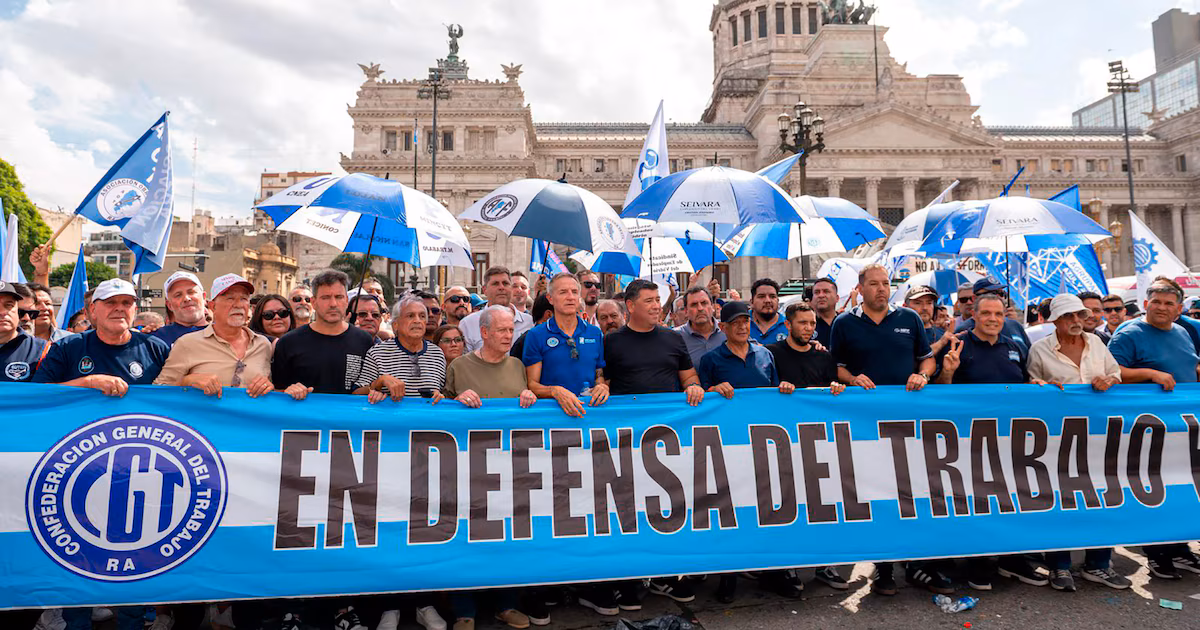 Cómo es el audaz esquema de paros “a la francesa” que analizará la CGT para profundizar su ofensiva contra Milei