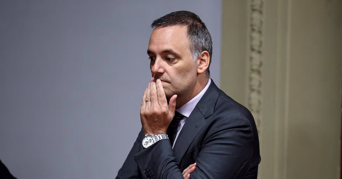 A la espera de señales del Senado, la oposición sigue negociando en Diputados para interpelar a Adorni