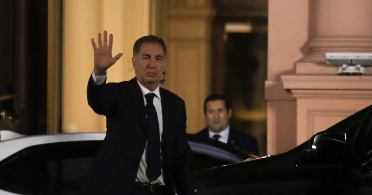 Santilli le toma el gusto a la nueva posición, las colectoras como “salvoconducto” y el factor Pettovello en la salida de Adorni