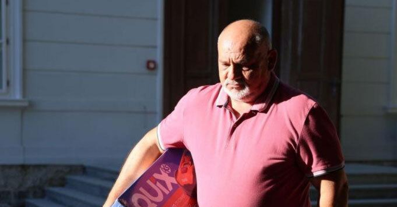 APSURD U DUGOM SELU Gradonačelnik sam sebi dao nagradu za najljepšu okućnicu. Poklonio si kosilicu 25.06.2026. u 14:35