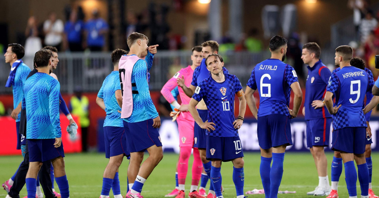 SECRET TO SUCCESS: Great bow to the Vatreni comes from - Serbia! 'Only here can this be heard. Let's look over the fence'