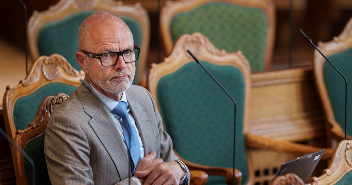 Intern mail modsiger politianmeldt DF'er: Nu afsløres det, hvad pædagog lavede på telefonen