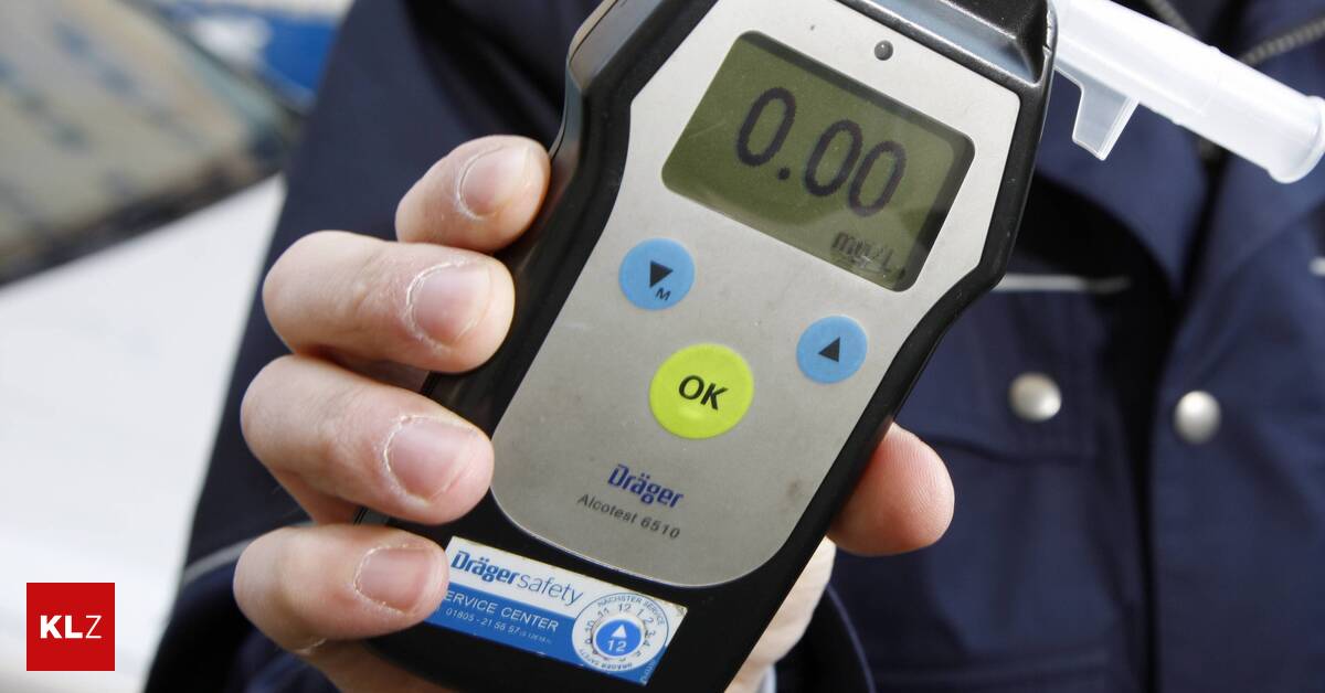 Oberösterreich Betrunkener Pkw-Fahrer nahm bei Alk-Kontrolle einen Schluck Wodka Dreister geht es wohl nicht. Es stellte sich heraus, dass dem Mann bereits zwei Tage zuvor der