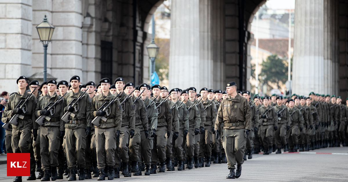 Österreichische Rekruten am Freitag, 26. Oktober bei ihrer Angelobung am Nationalfeiertag am Heldenplatz in Wien