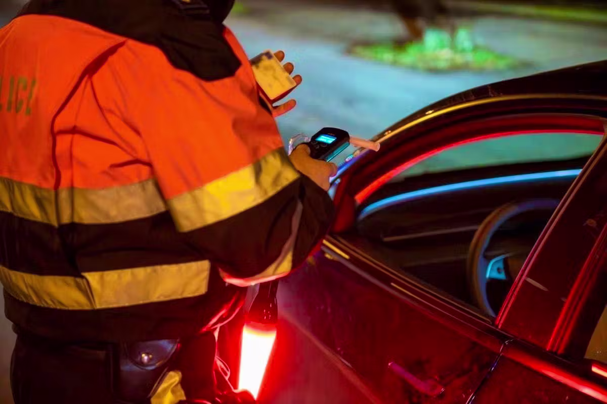 Ivresse au volant: un conducteur s'endort en plein milieu de la route à Foetz