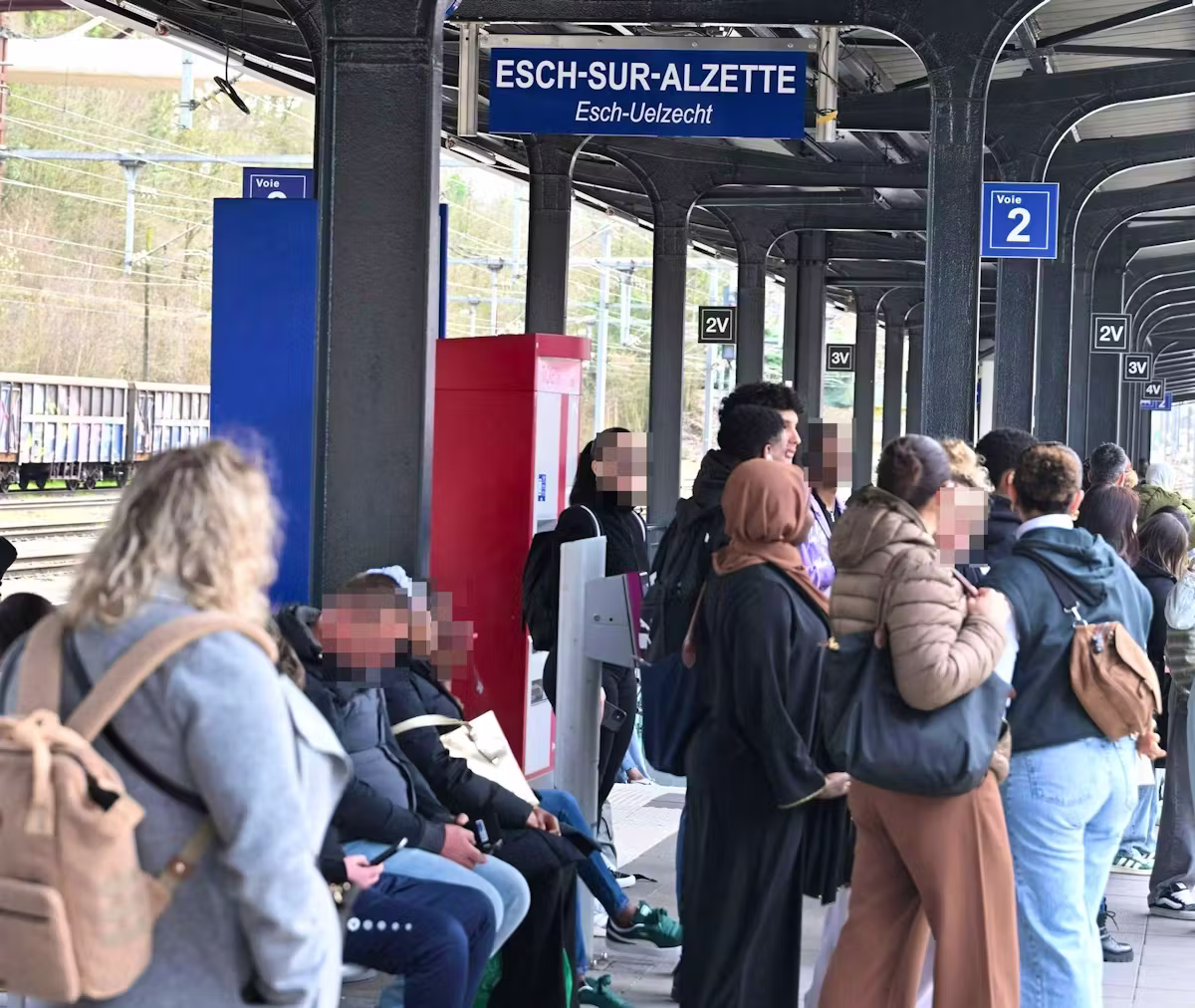 48 coups de couteau: un ado de 16 ans comparaît pour le meurtre de son beau-père au Luxembourg
