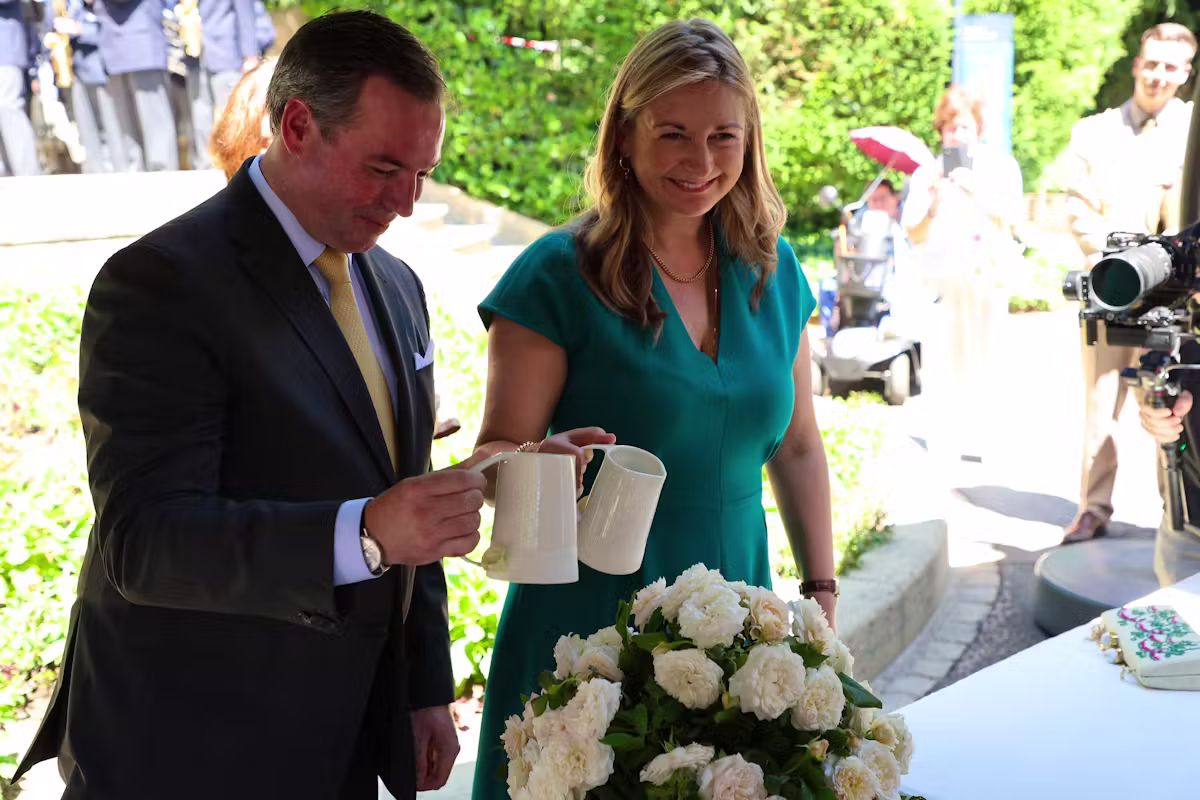 Au LuxembourgLe couple grand-ducal a baptisé le rosier créé en son honneur