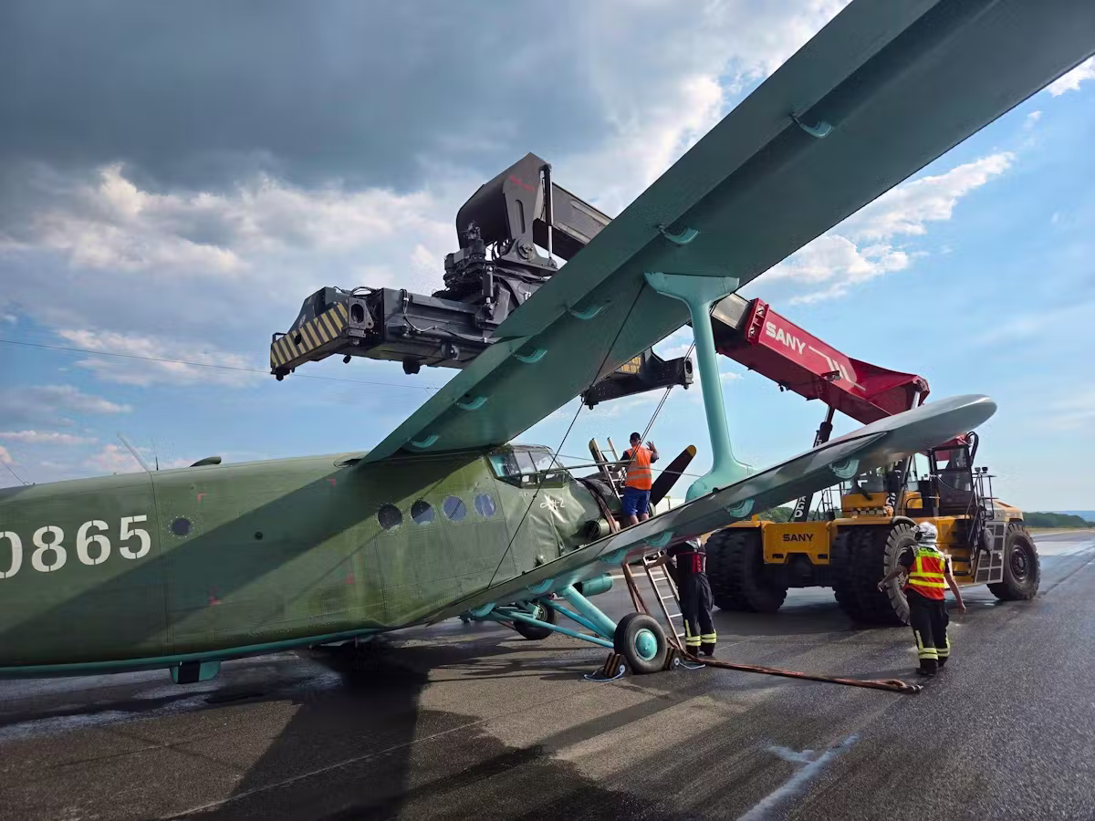 Findel: le CGDIS dégage un avion Antonov bloqué sur la piste en moins de 3h