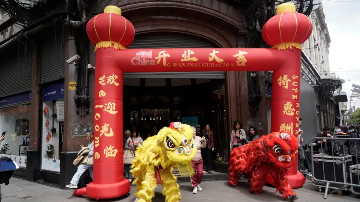 Se acelera el cierre de La Favorita: ahora se van los asiáticos de Mall China