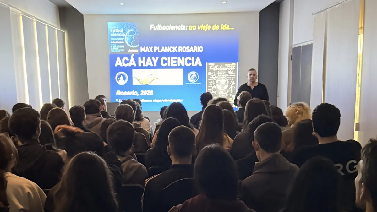 Se viene el Mundial y la ciencia sale a la cancha para cautivar a jóvenes estudiantes