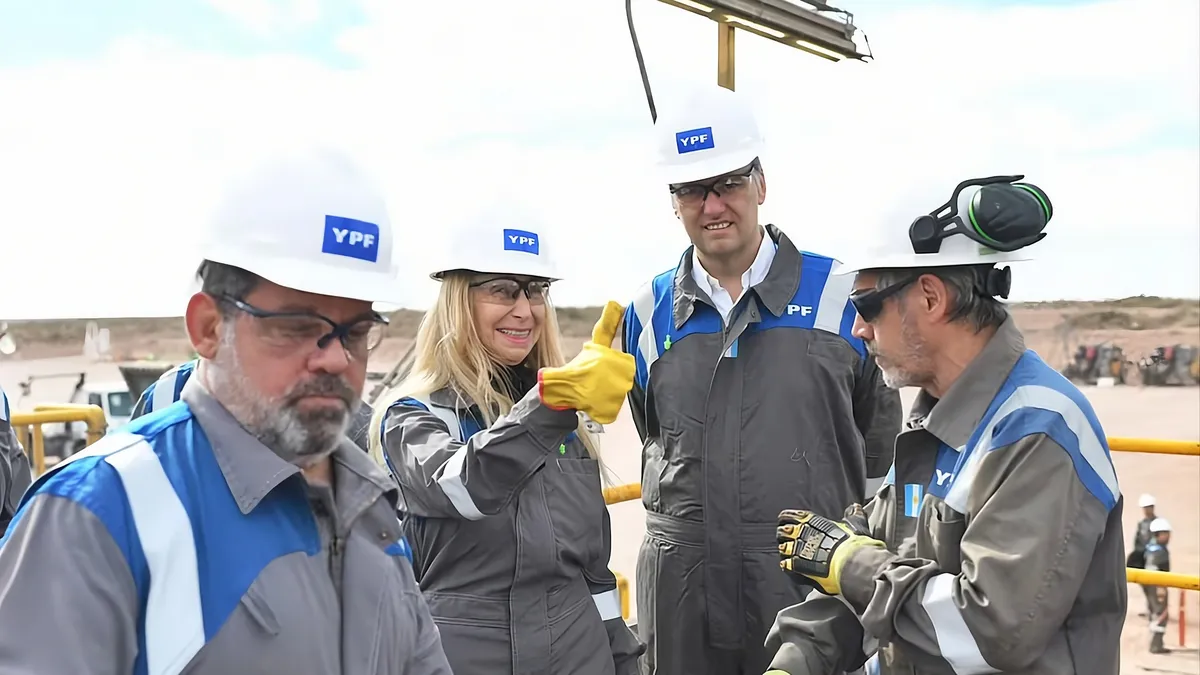 Qué pasará con el cargo de Manuel Adorni en YPF tras su renuncia al gobierno