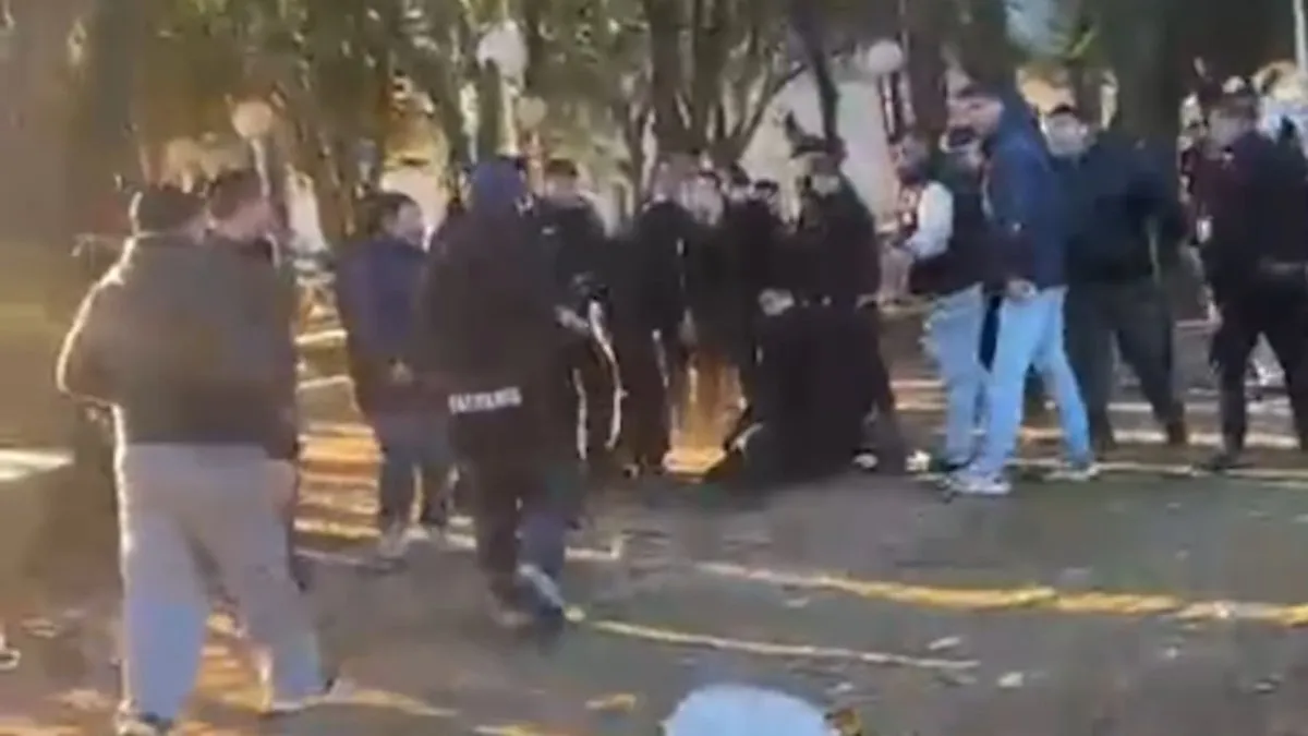 Policía atacado en un partido de fútbol: piden que los clubes ayuden a erradicar la violencia