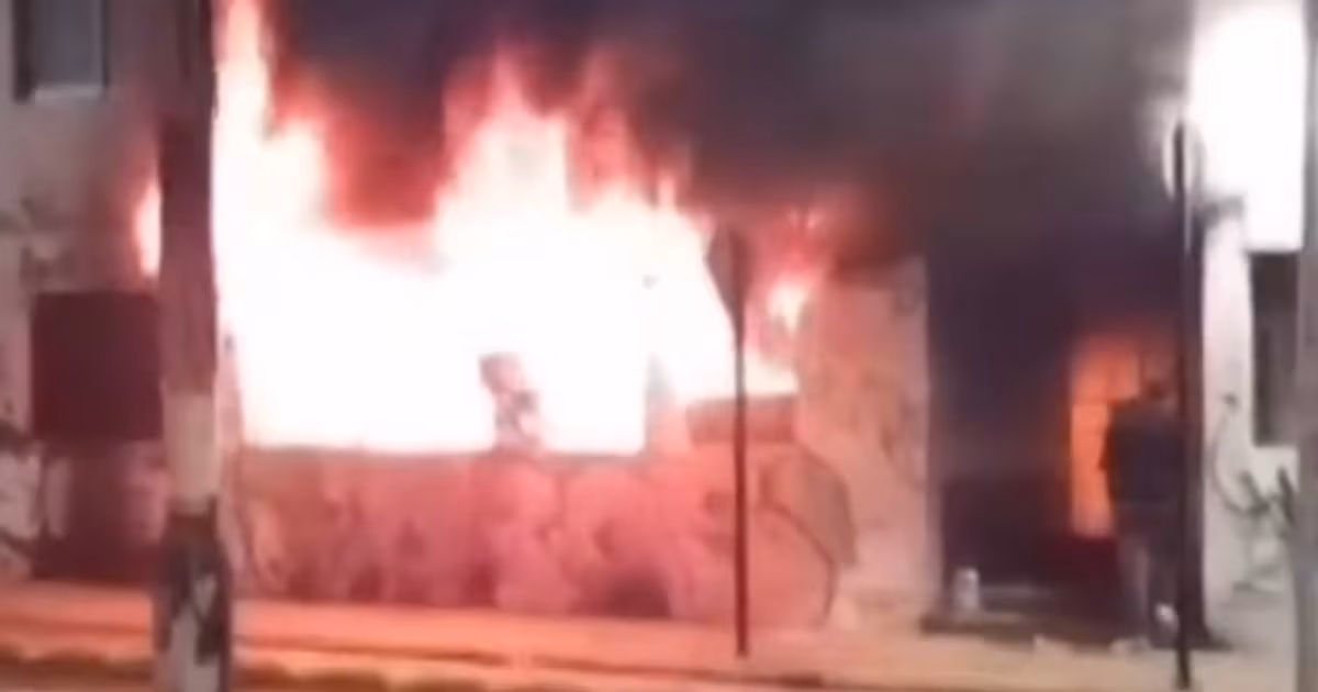 “Se enteró y quiso hacer esto”: la noticia que indignó a extranjero que incendió edificio donde vivía familia de su ex