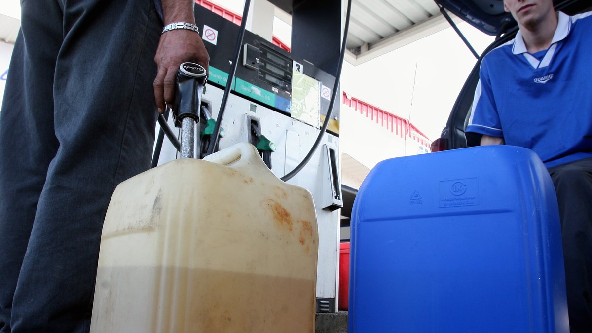 Vers une pénurie de carburant en France ? Entre rupture de stocks et aides jugées insuffisantes, l'inquiétude