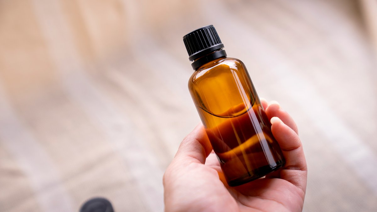 Ils font la chasse aux œufs de Pâques dans leur jardin et tombent sur un flacon d’une substance radioactive, l’un des poisons les plus violents au monde