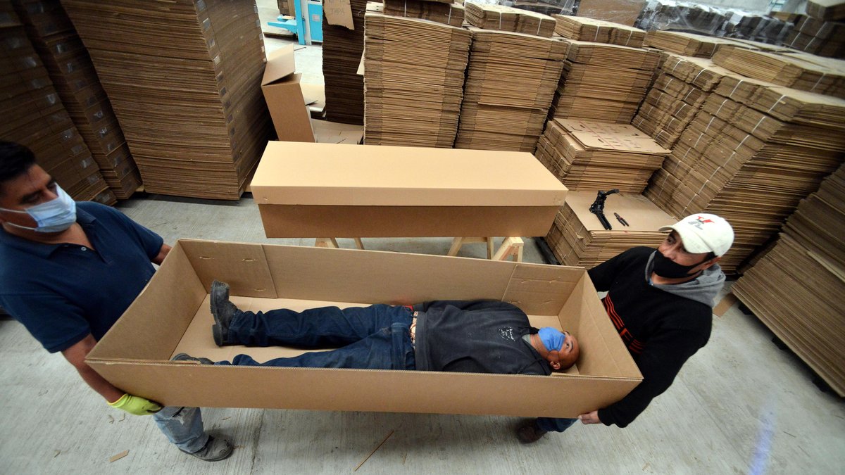 Guerre en Ukraine : face à la demande qui explose, les autorités russes approuvent l'utilisation de cerceuils en carton en Crimée avec un prix plafond de 38 euros