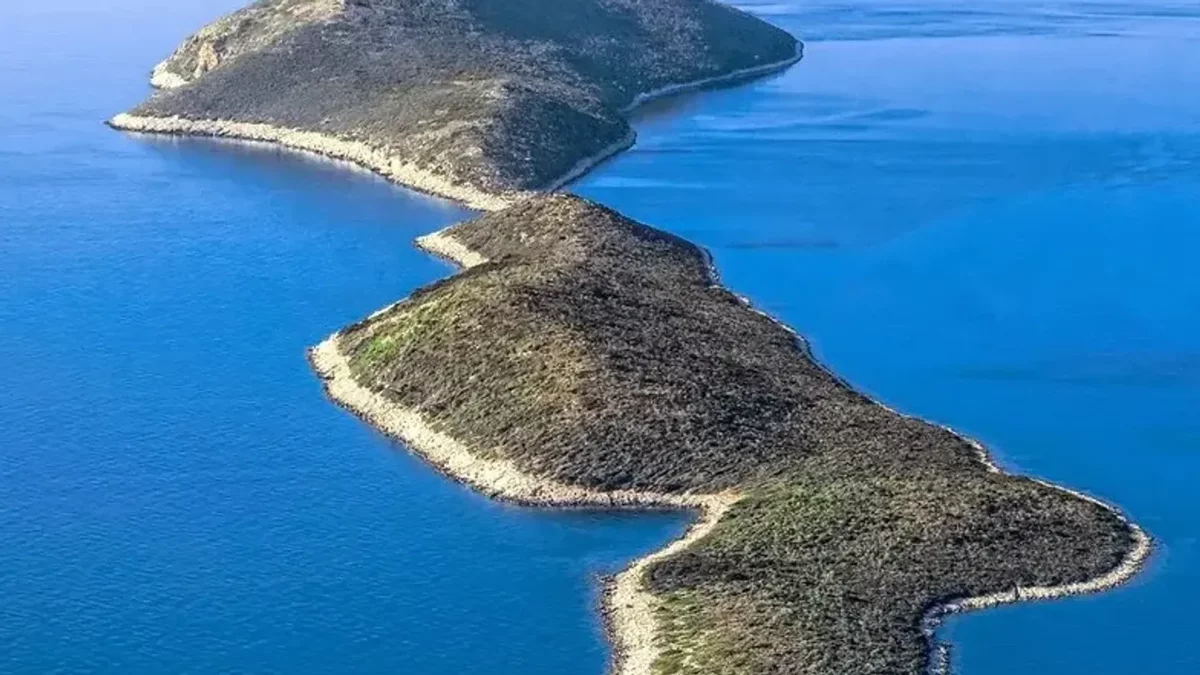 Une île grecque à vendre au même prix qu’un "petit" appartement parisien : autrefois estimée à 8 millions d’euros, Makri pourrait n’être achetée que 247 000 €
