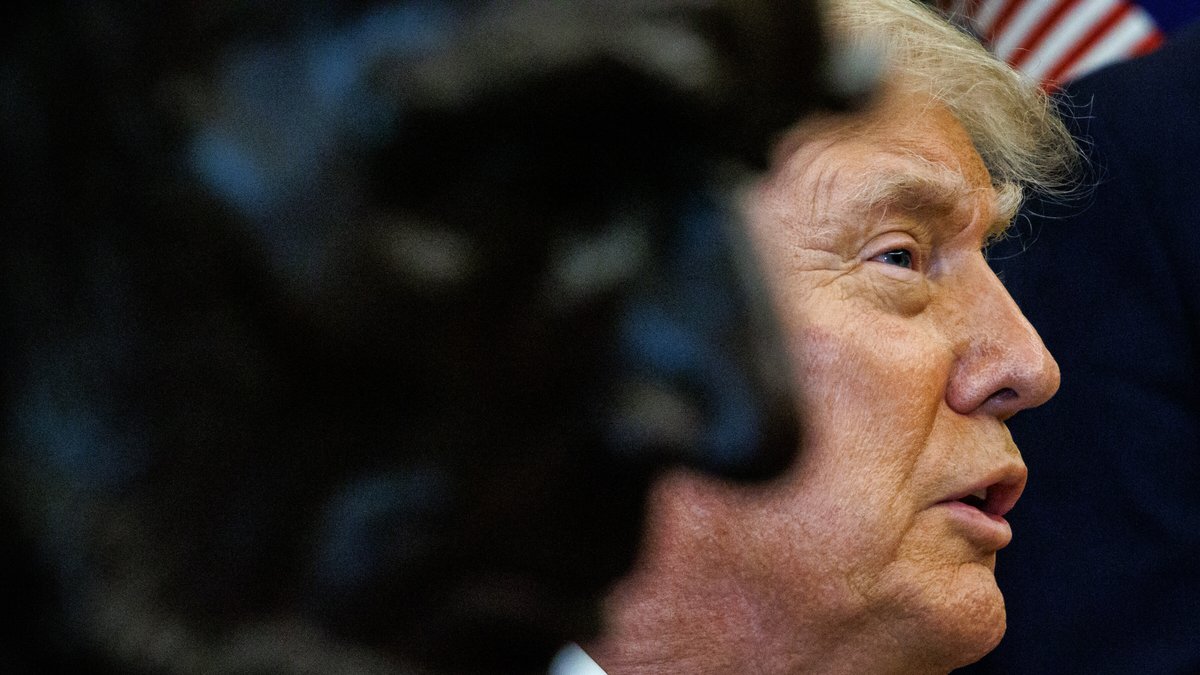 Donald Trump : "Magnifique charbon propre"... Pourquoi le président américain annonce un investissement de 700 millions de dollars dans l'industrie du charbon