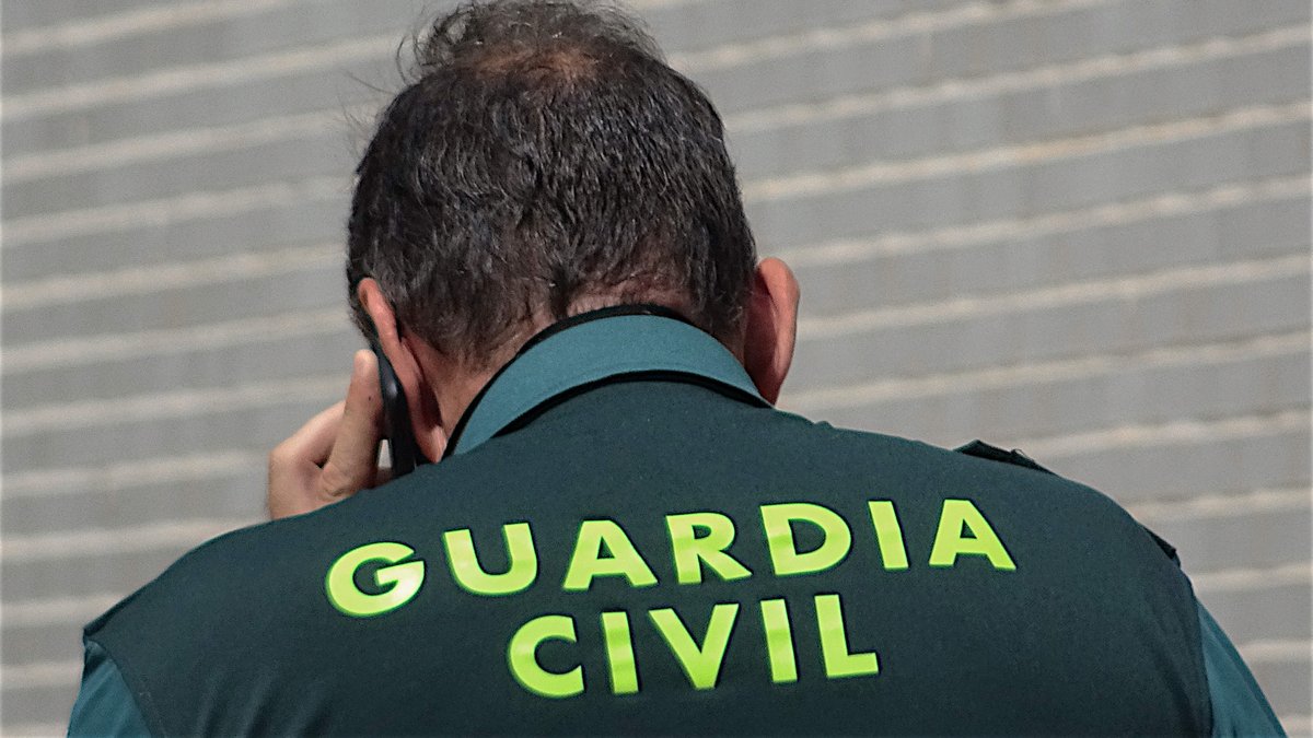 Il entend des cris provenant d’un camping-car et découvre un homme à moitié nu sur une femme qu’il tente de violer dans le sud de l’Espagne