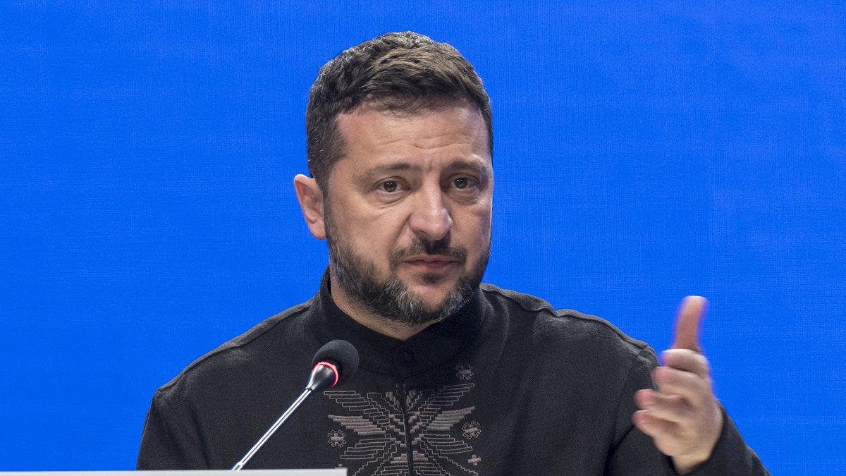 Guerre en Ukraine : "Il parle de grandeur depuis 27 ans mais son pays fait la queue pour avoir de l'essence"… Volodymyr Zelensky raille Vladimir Poutine dans un discours