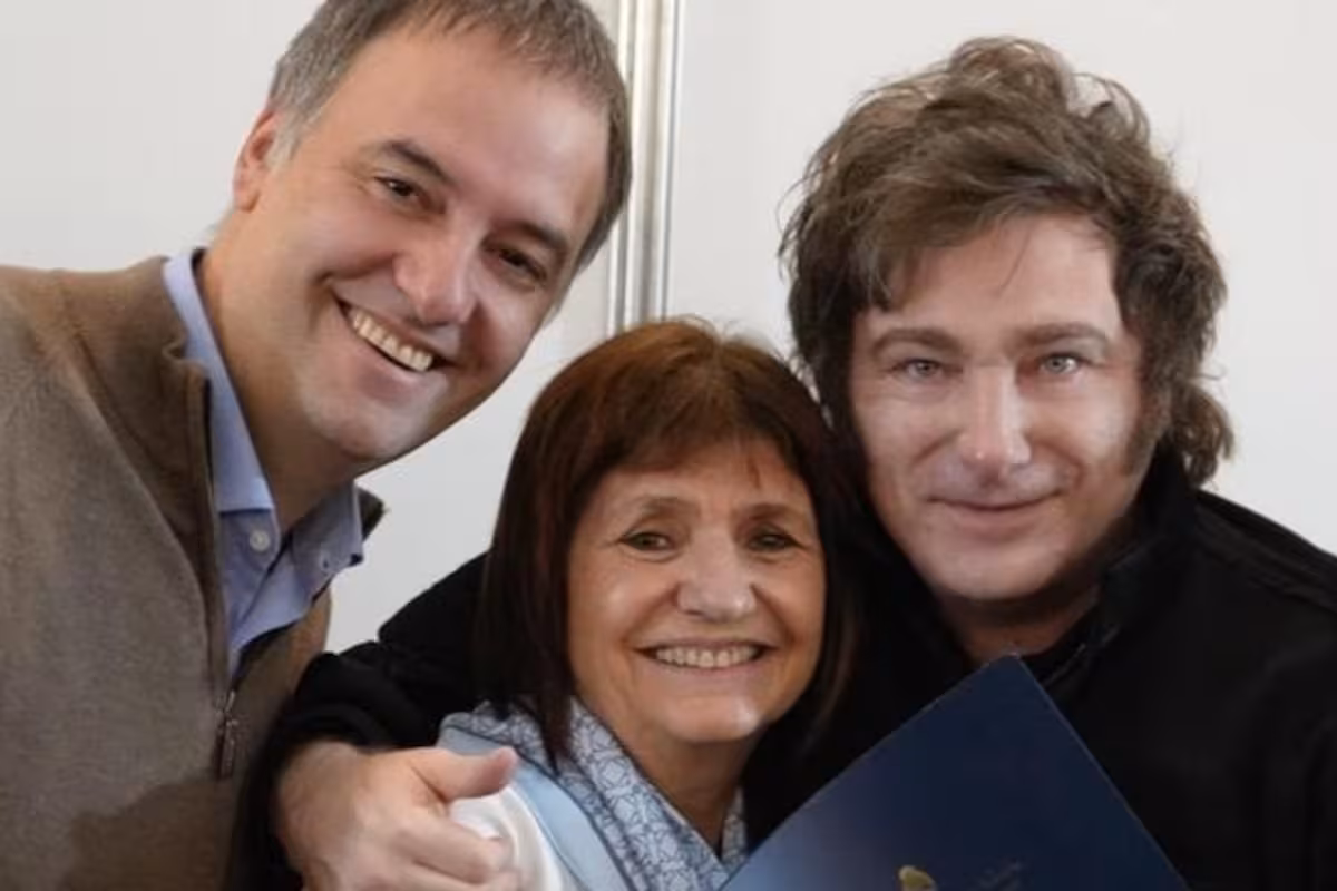 Sube la tensión en el Gobierno. Patricia Bullrich le pediría a Javier Milei que eche a Manuel Adorni