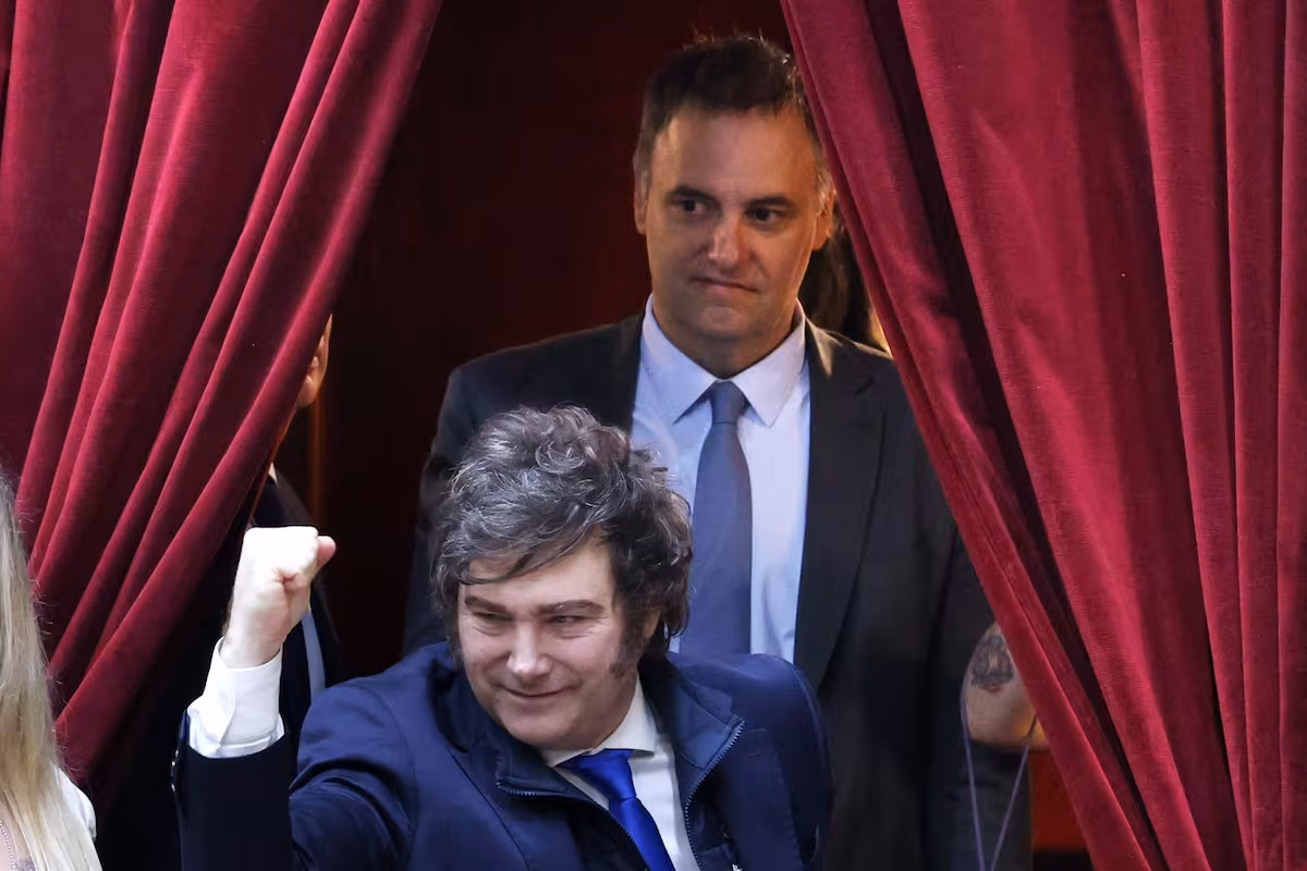 Milei lo respalda. Sube la presión interna contra Adorni y el Gobierno se encomienda a que no estén los votos para la moción de censura
