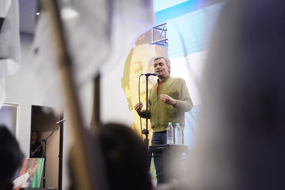 "Se reía de los trabajadores". Máximo Kirchner habló sobre el presente de Adorni y recordó sus actitudes