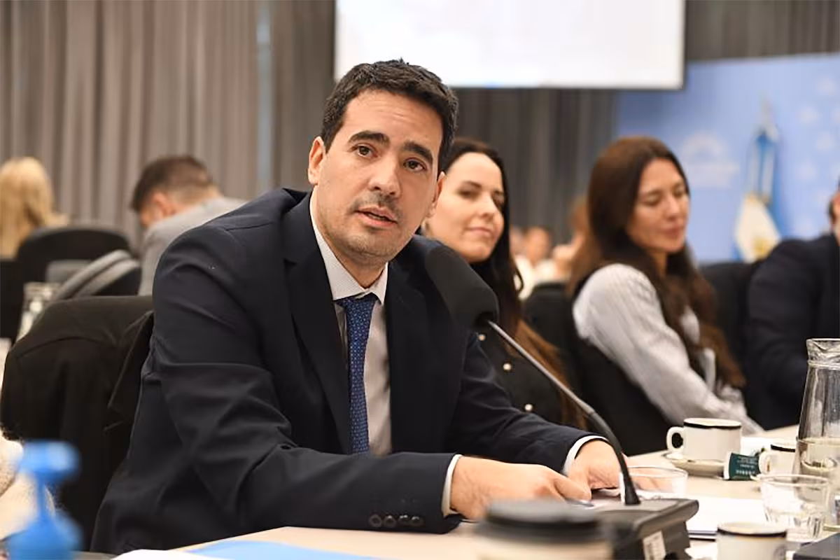 Solo en Off | Las batallas contra la prensa que tuvo el nuevo vocero presidencial Adrián Ravier