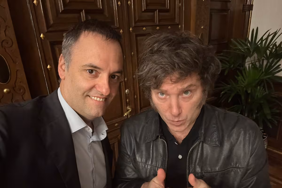 Milei, sobre Adorni: “Si la Justicia lo considera culpable, lo eyecto de una patada pero yo creo en su honestidad”