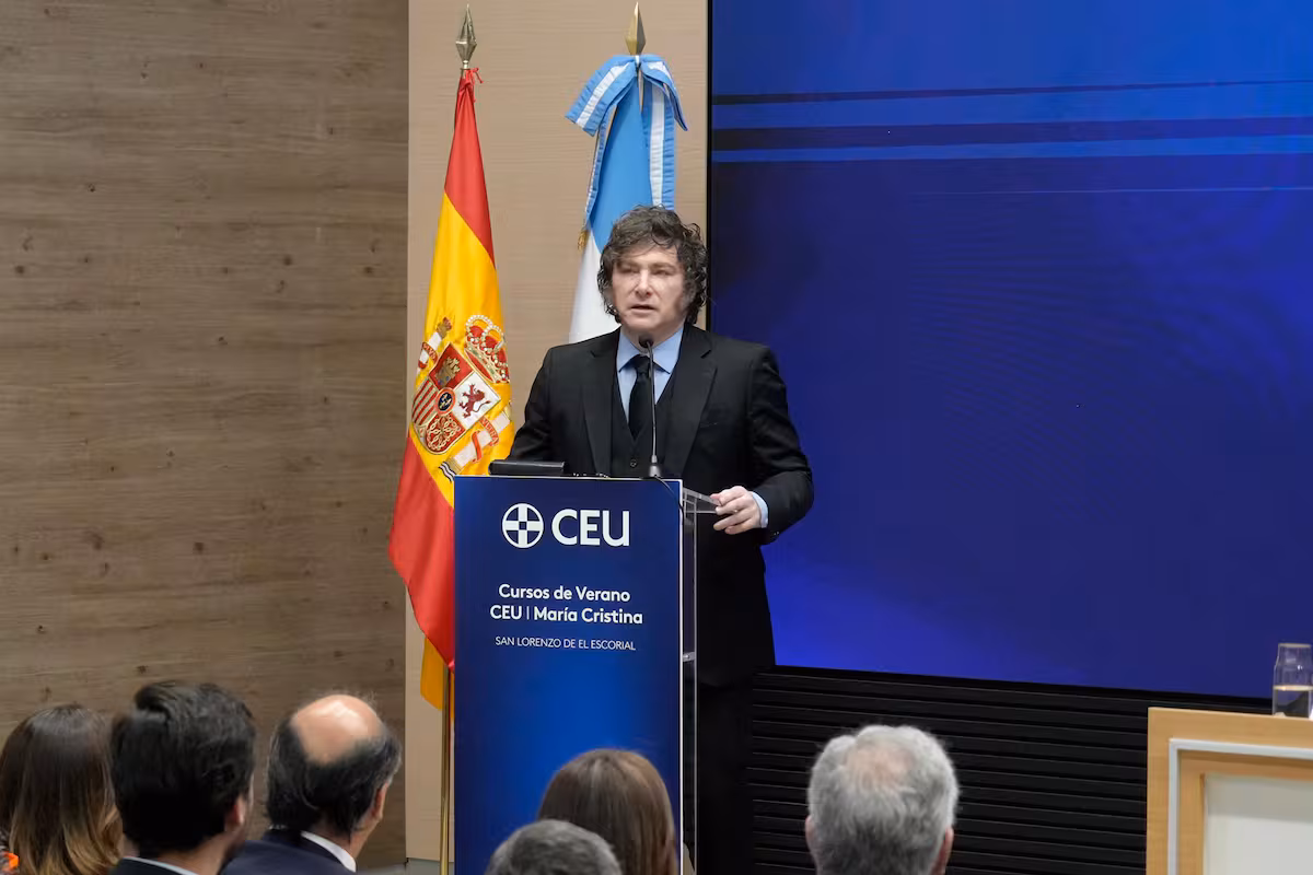 Visita a Madrid. Milei volvió a apuntar al socialismo en medio de las denuncias al gobierno de Sánchez y deslizó una crítica a Macri