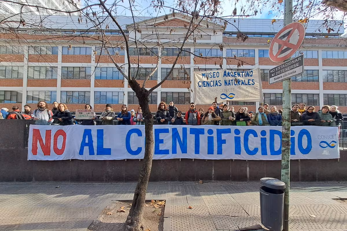 Tensión en el Conicet. Científicos, técnicos y empleados protestaron por los ajustes y problemas con la obra social