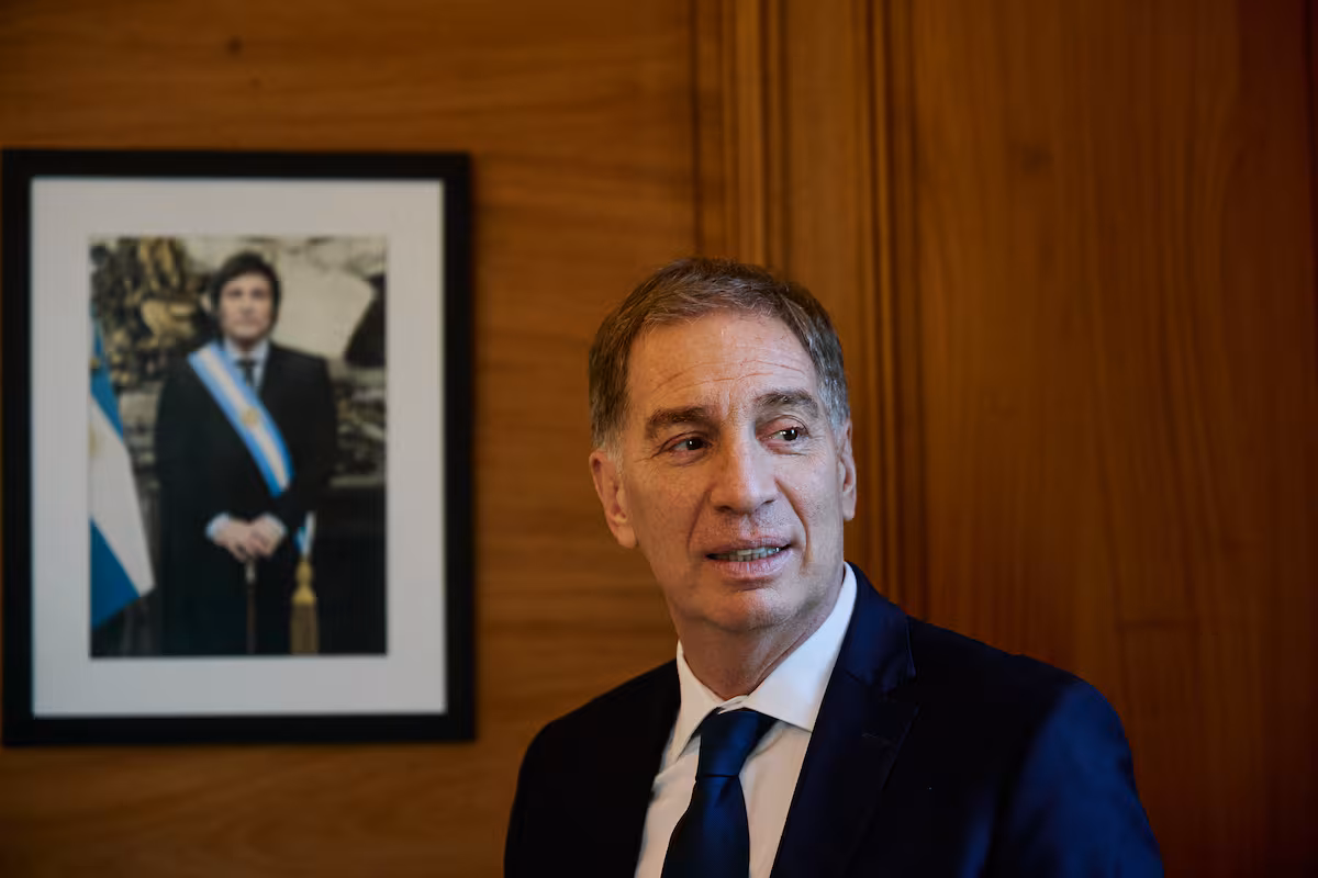 Responde sobre el abrazo triple y Macri. Santilli: “Falta que el crecimiento llegue a los ciudadanos de a pie, al comercio de la esquina”