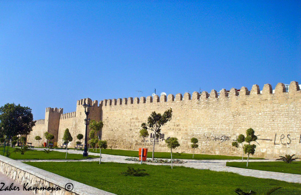 Sousse : la municipalité dément toute peinture du mur de la médina et évoque une image falsifiée