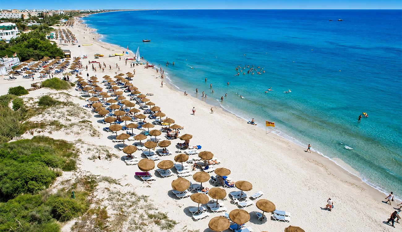 Plages tunisiennes : quand le sable devient payant et l’accès se rétrécit