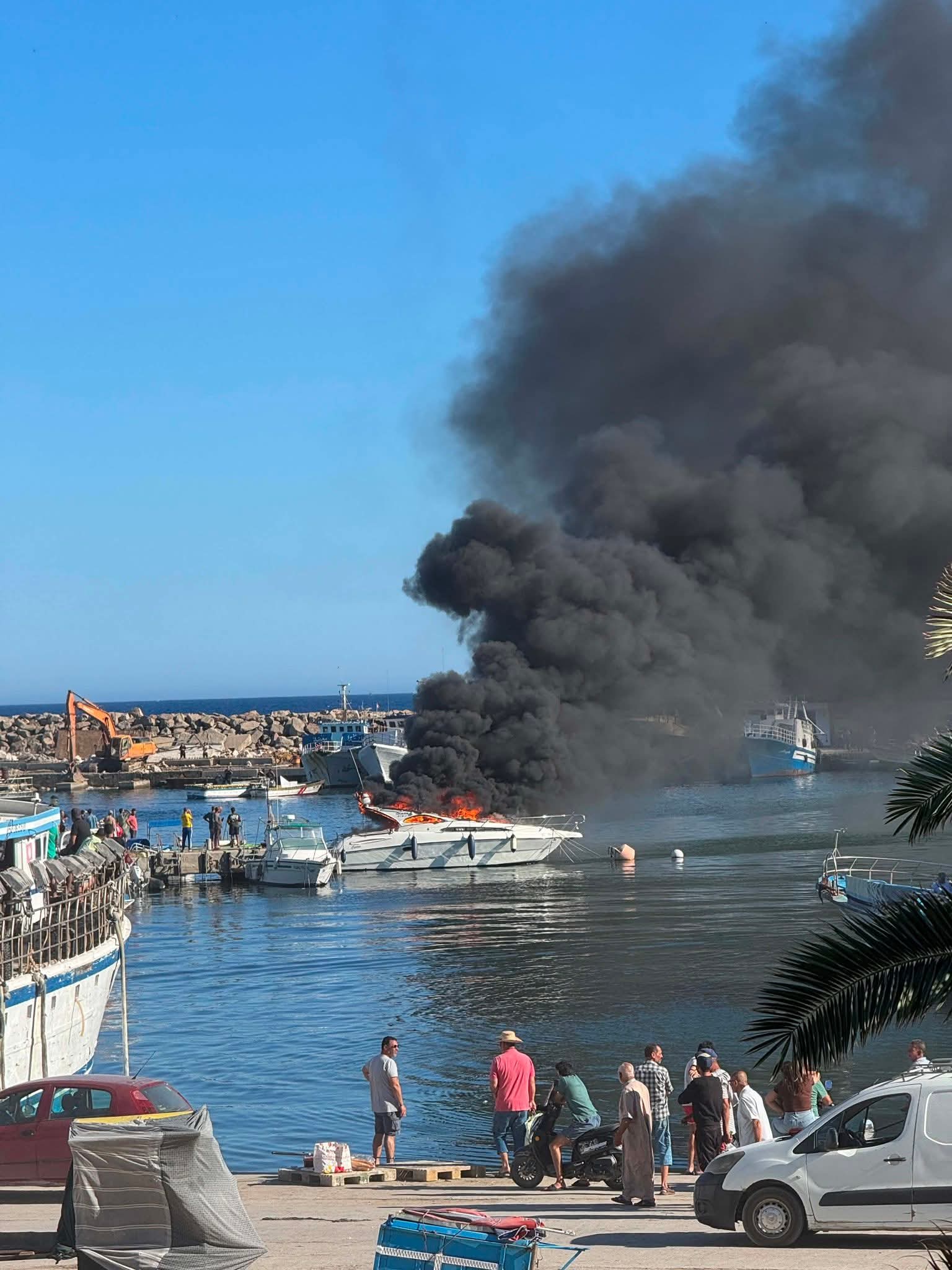 Incendie dans un bateau de pêche au port de Kélibia : d’importants dégâts matériels