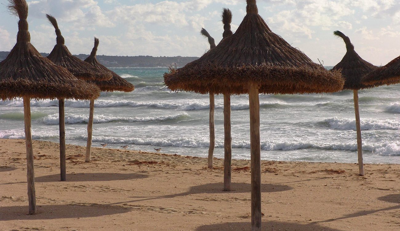 Bizerte-Plage Mami : Plus de 25 parasols et abris illégaux saisis