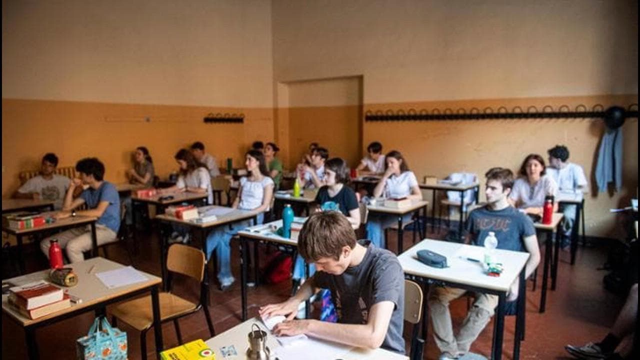 Maturità con caldo record e scuole senza condizionatori, dall’acqua al ventilatore: cosa portare