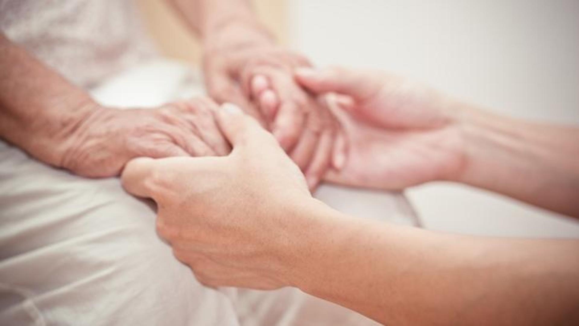 L’alleanza internazionale contro l’Alzheimer: “Accesso gratuito a diagnosi precoci e nuove cure”