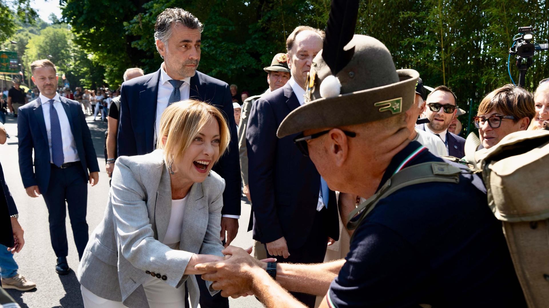 Trump torna alla carica: “L’Italia non ci ha aiutato”. Meloni: è l’ora dell’orgoglio, i vice in Usa il 4 luglio