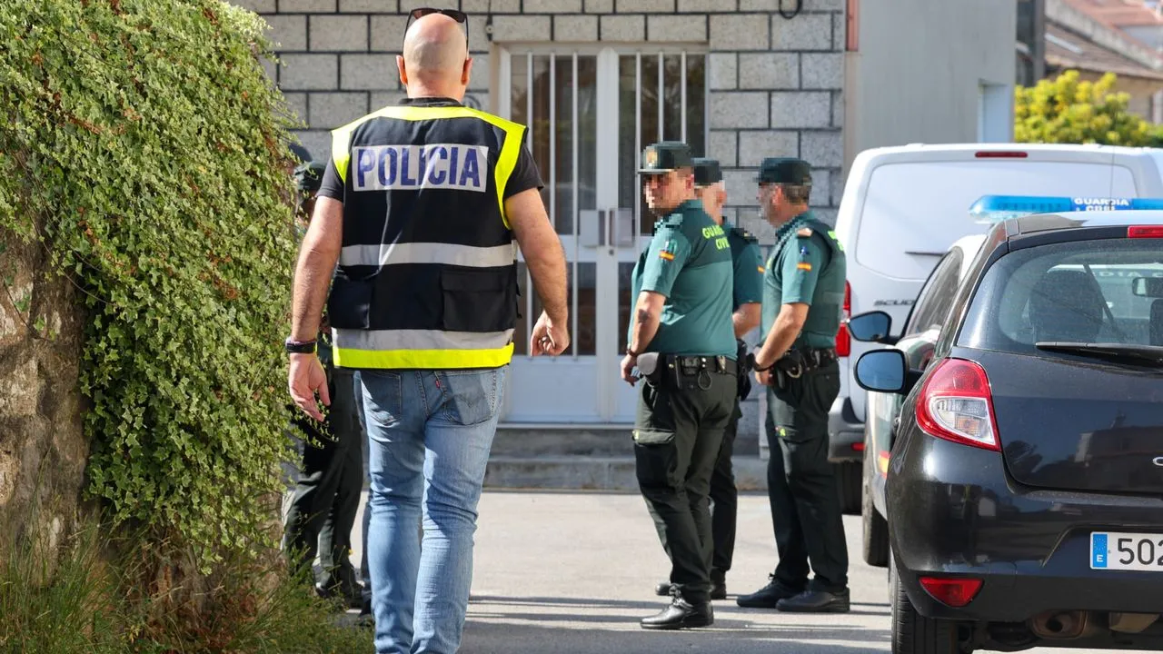 Muere un vecino de Cambados por un disparo de un policía durante el registro de su piso en una redada por narcotráfico contra el clan de los Charlines
